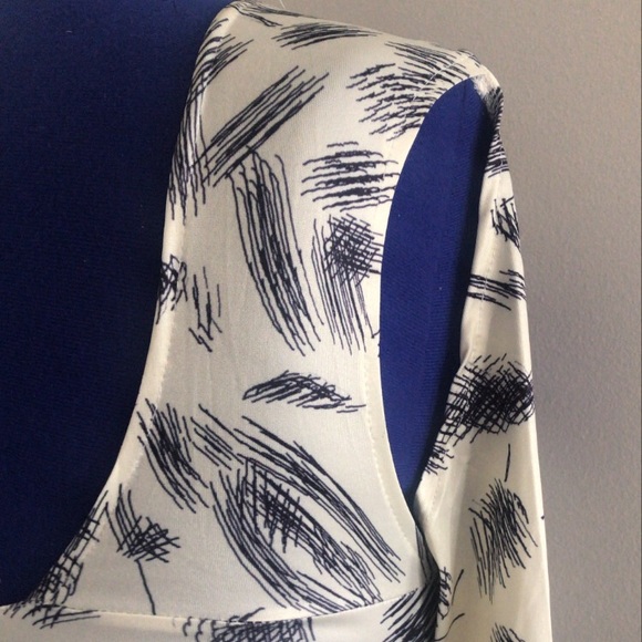 Criss cross long sleeve top - Picture 3 of 6